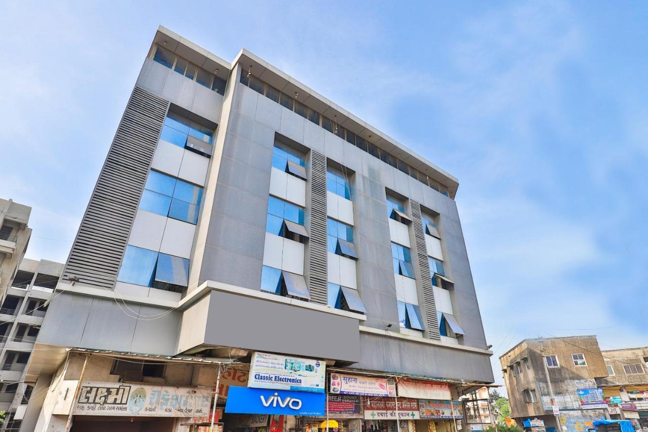 Oyo 19637 Hotel Mansi Sherotene Vapi Exterior foto